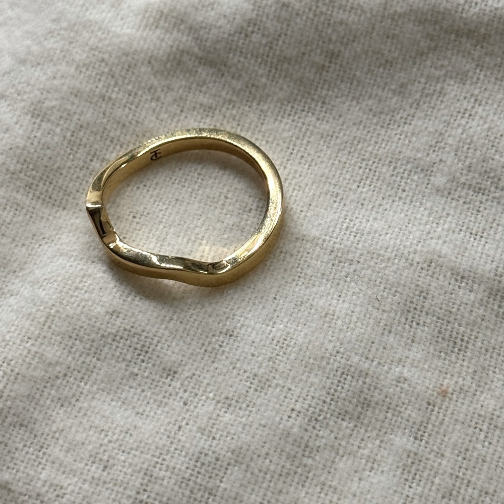 Gold plated wavy band